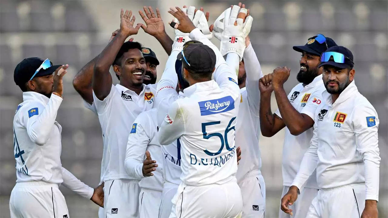1st Test: Sri Lanka push Bangladesh to brink after de Silva, Mendis feat