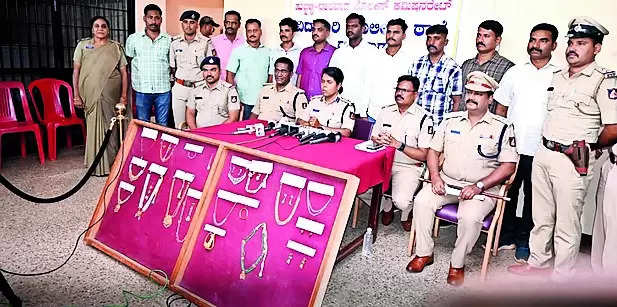 ‘Band Baaja Baraat’ gang lands behind bars; gold worth ₹61 lakh recovered in Dharwad
