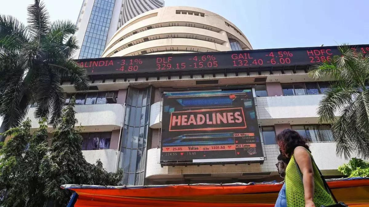 Closing bell: Sensex plunges more than 350 points, Nifty settles at 22, 044