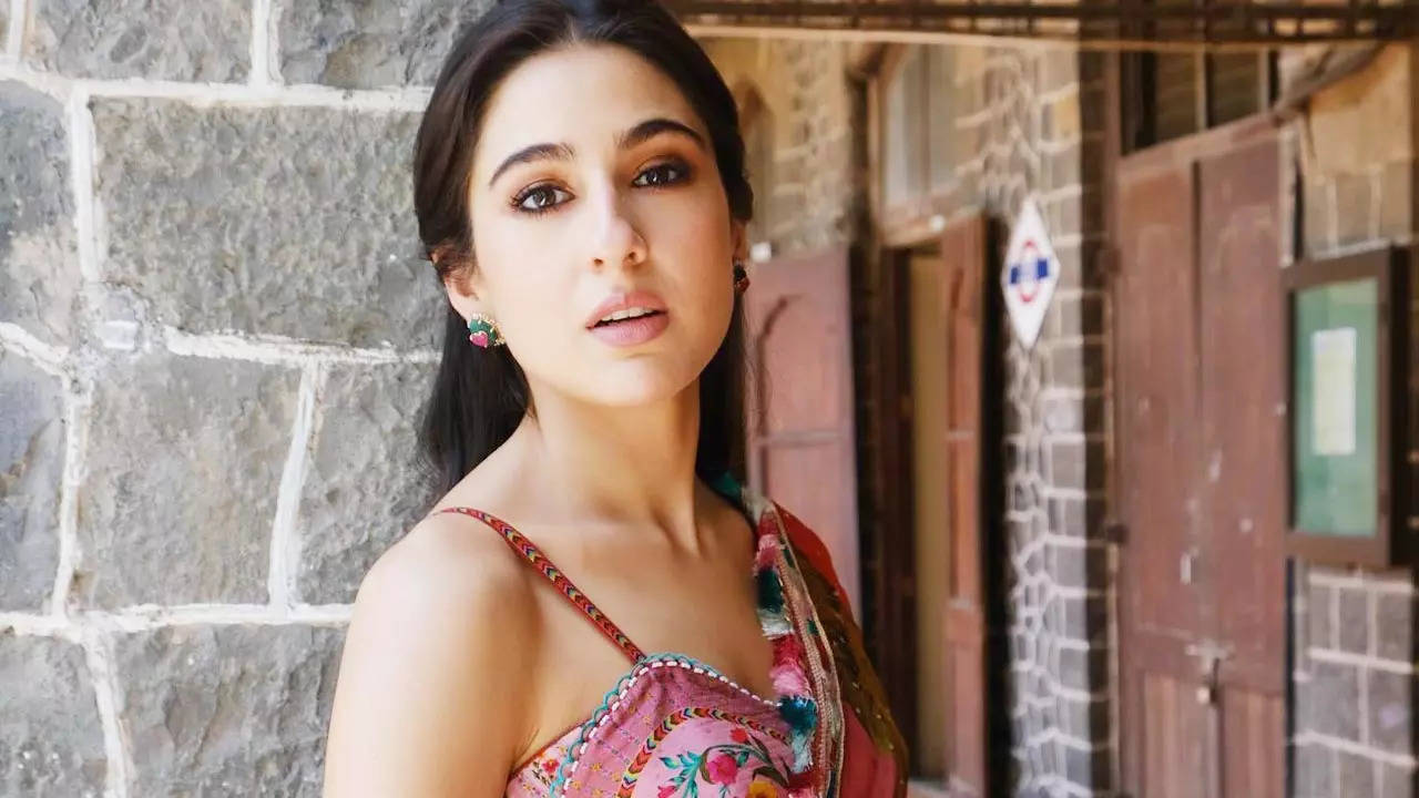 Previous video of Sara Ali Khan expressing her want to hitch politics surfaces on-line, sparks dialogue amongst followers | Hindi Film Information
