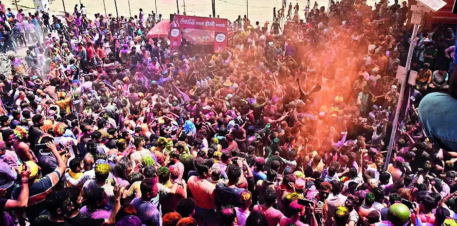 Kashi immerses in myriad hues, festivity galore as revellers throng ghats, KV Dham