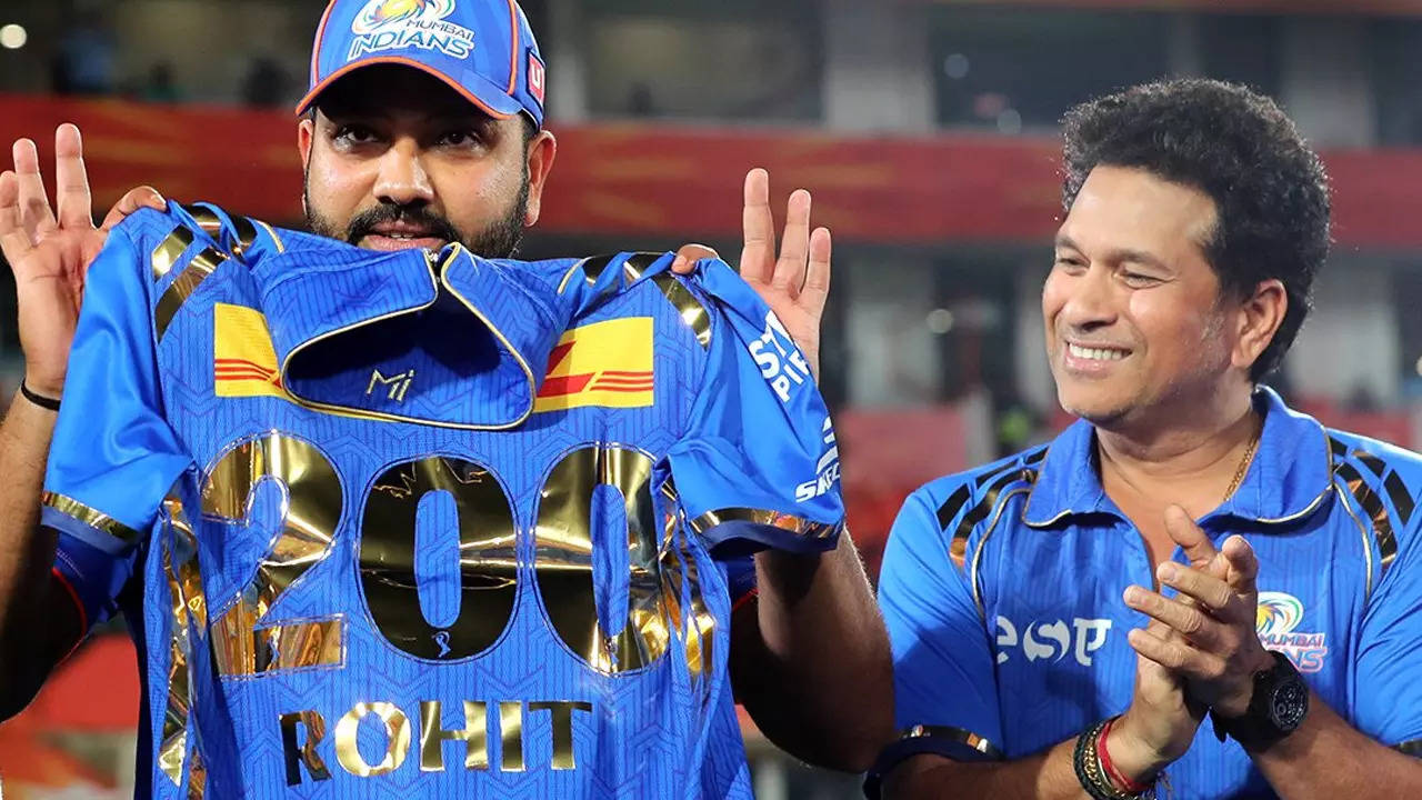 Watch: Sachin and Hardik doff their hats to Rohit Sharma