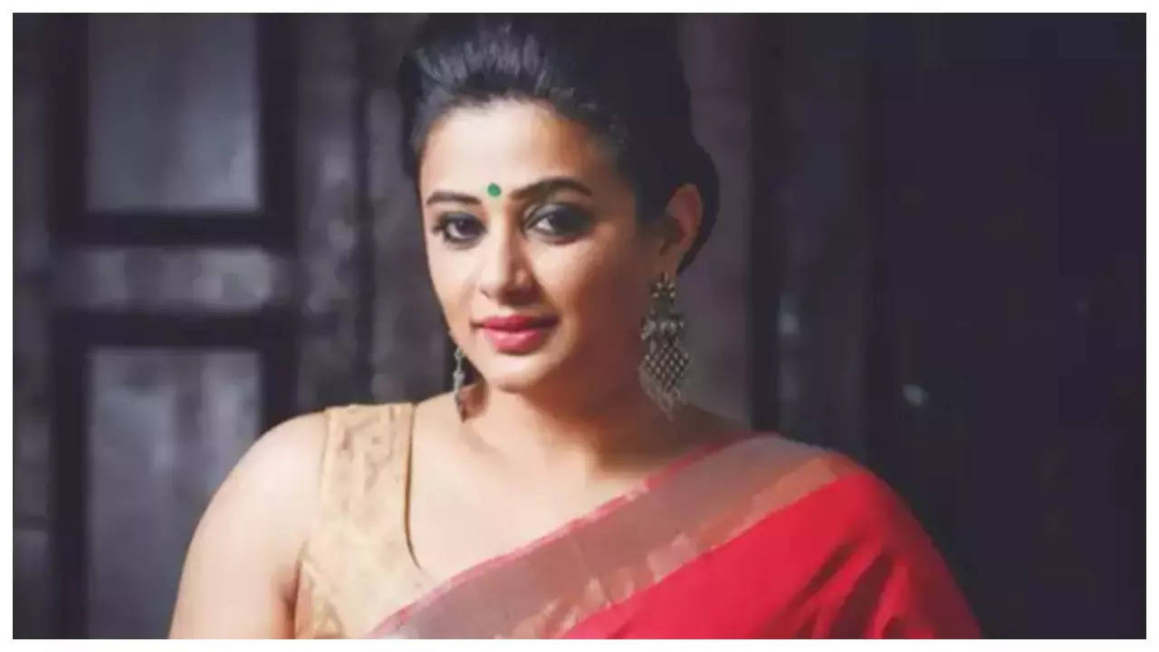Priyamani addresses being typecast as a ‘South Indian’ actor, says language fluency is NOT restricted by area | Hindi Film Information