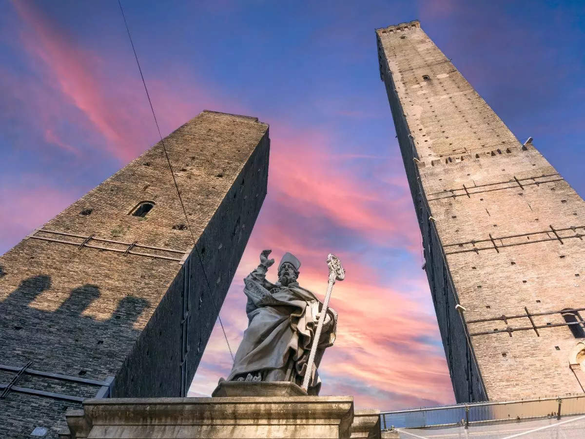 Can Italy save Torre Garisenda from collapsing, like it did with the Leaning Tower of Pisa?