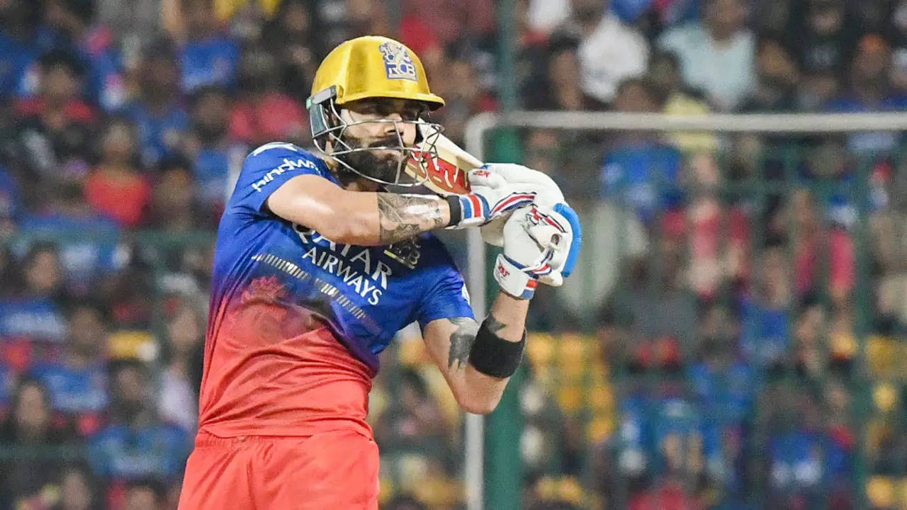 Kohli surpasses Gayle to record most sixes for RCB, overtakes Dhoni