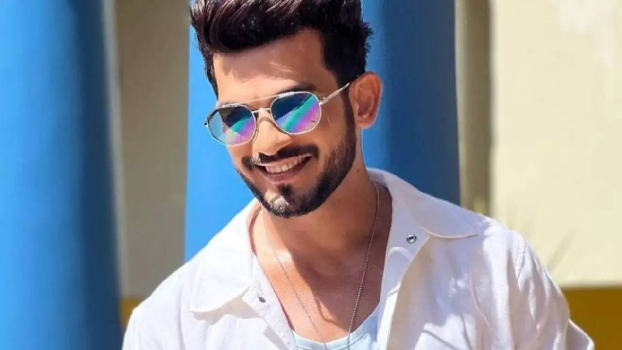 Arjun Bijlani holds from hot air balloon atop Melbourne: 'Don't think everything below is small'