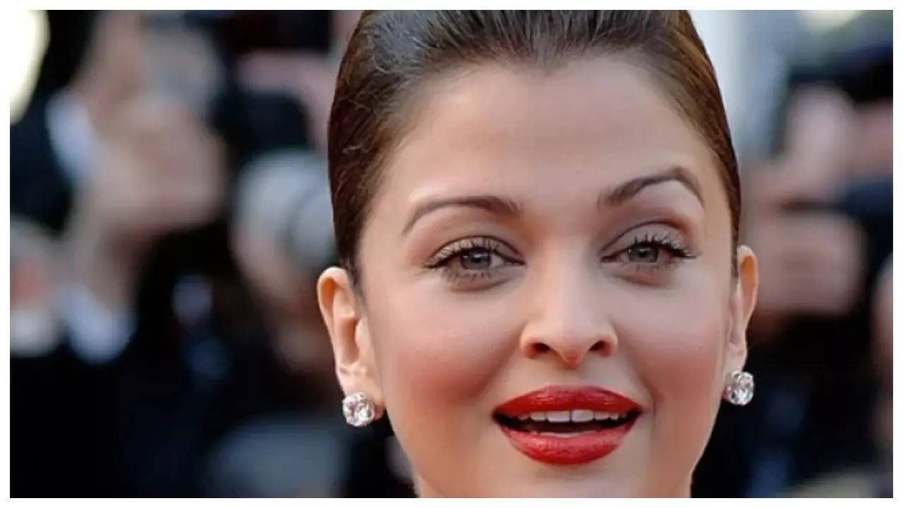 Do you know Aishwarya Rai Bachchan owns a Rs 15 crore home in Dubai? | Hindi Film Information