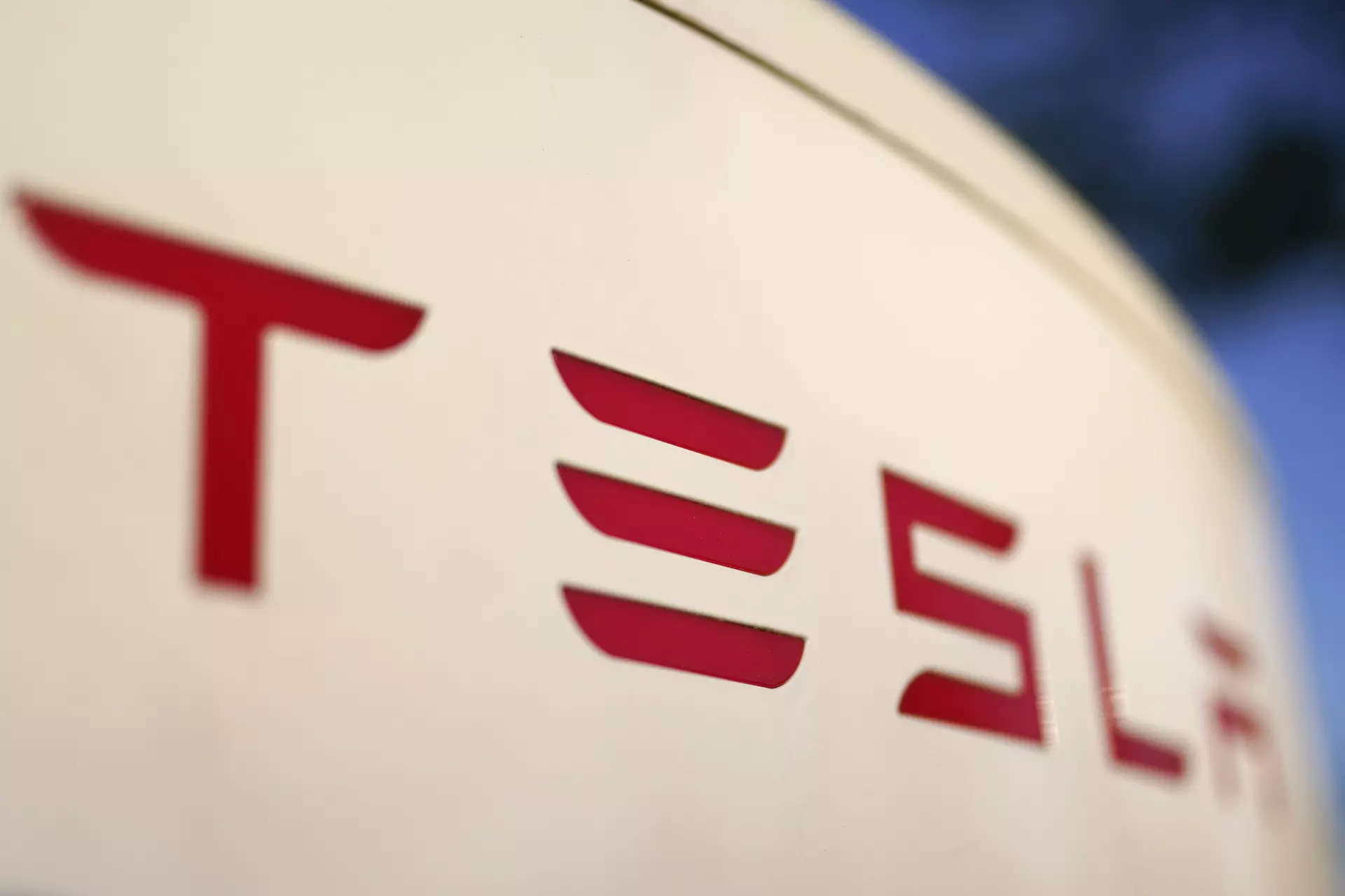Tesla settles case over deadly Autopilot crash of Apple engineer