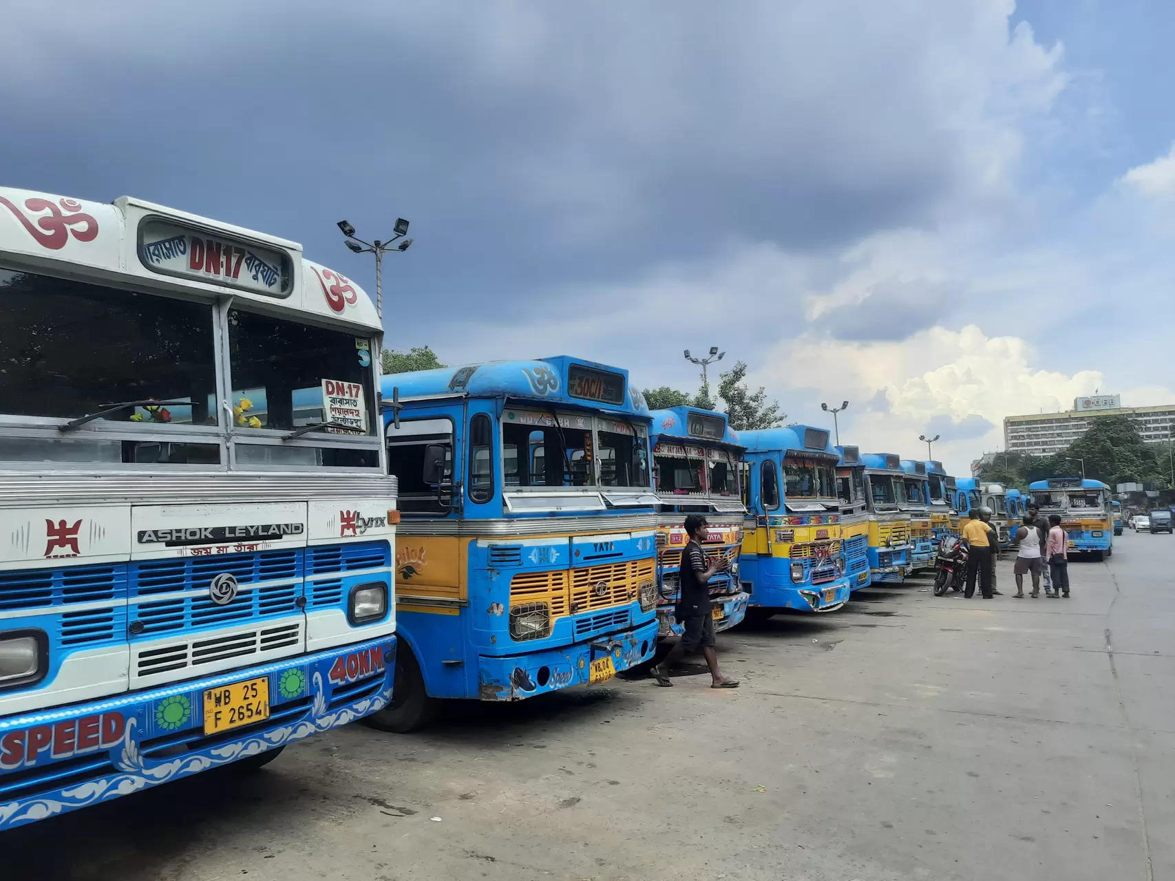 With 50% of pvt bus fleet set to be scrapped, Kolkata faces commute crisis