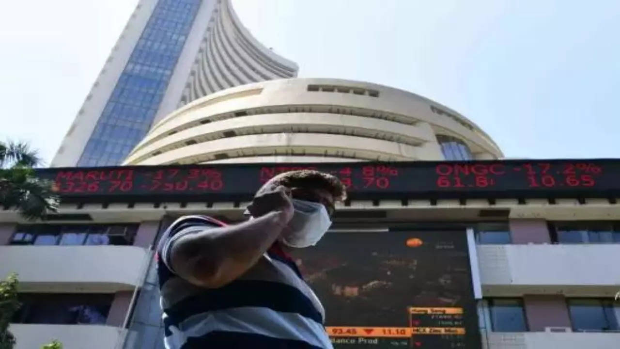 Sensex falls 793 points as FPIs weigh Mauritius tax issue