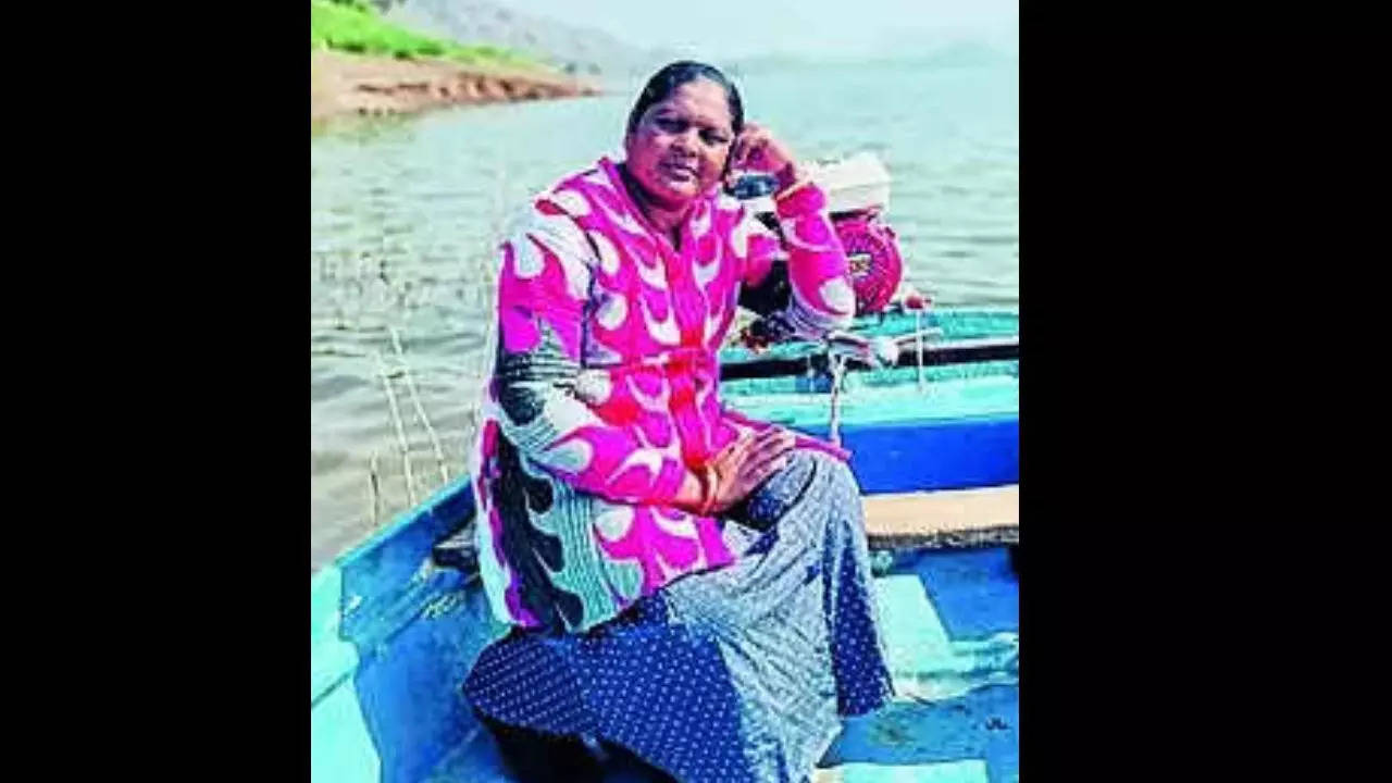 Tadvi’s 5-hour journey to Manibeli includes a 2-hour boat ride across Sardar Sarovar dam’s backwaters
