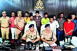 Gang posing as scribes to extort money busted in Kashi