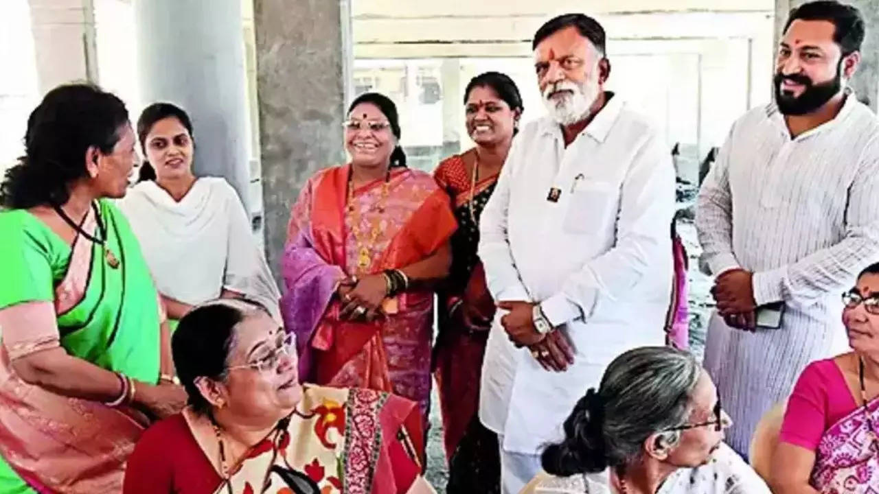 According to Mahayuti sources, MVA candidate Rajabhau Waje (white beard) in the Nashik Lok Sabha constituency is in an advantageous position for campaigning