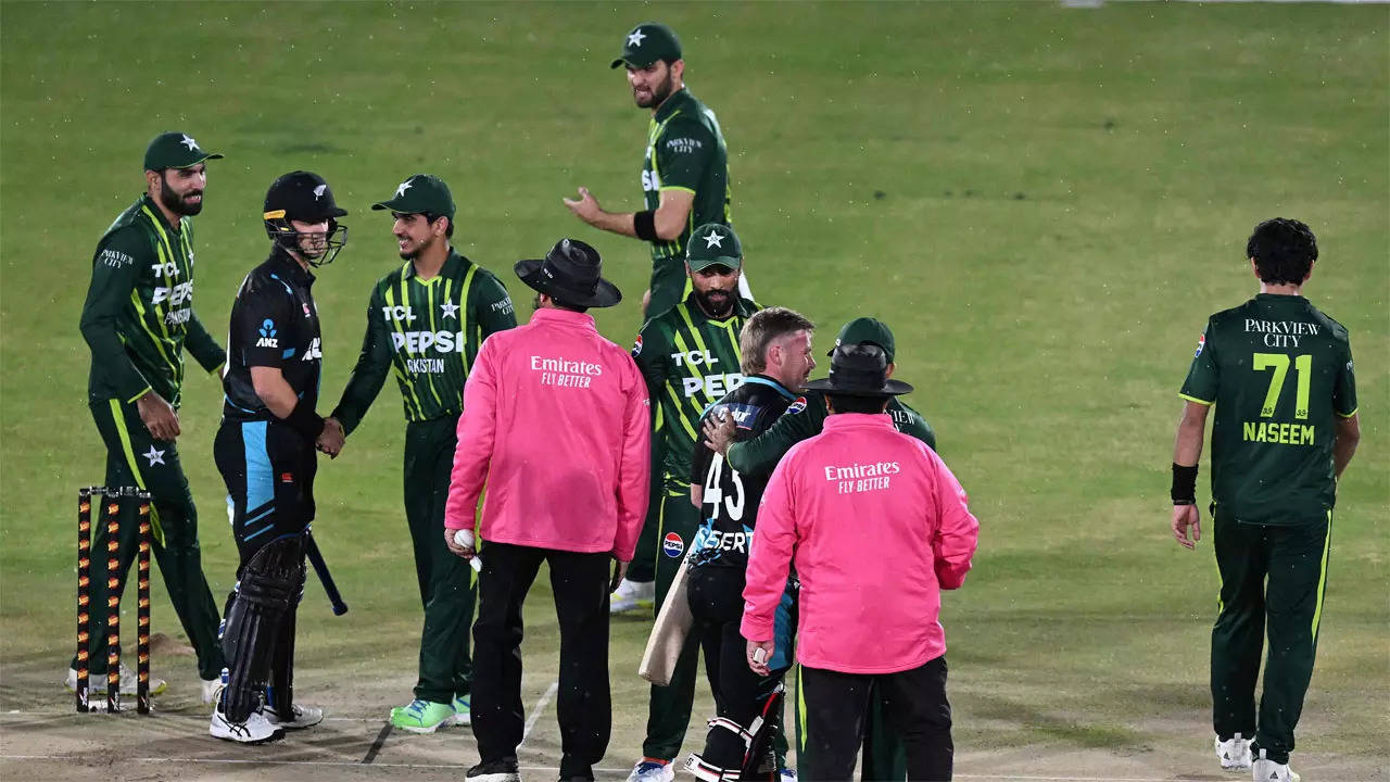Rain wipes out first Pakistan-New Zealand T20I after just two balls