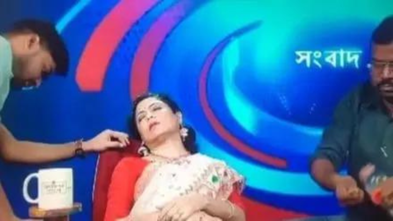 TV anchor faints in &lsquo;hot studio&rsquo; while presenting weather news