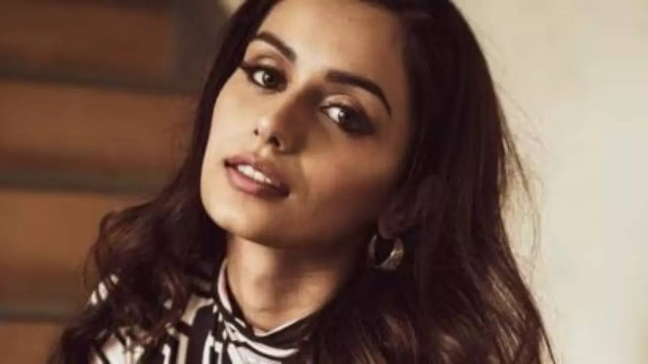 Manushi Chhillar reveals she made dietary sacrifices for her function in ‘Bade Miyan Chote Miyan’; adopted a non-vegetarian eating regimen beneath his father’s steering