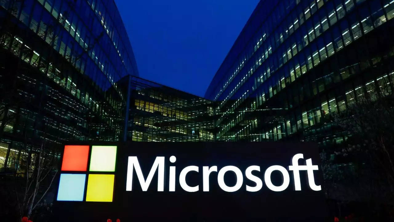 Microsoft moves HC as suit clouds its Azure brand