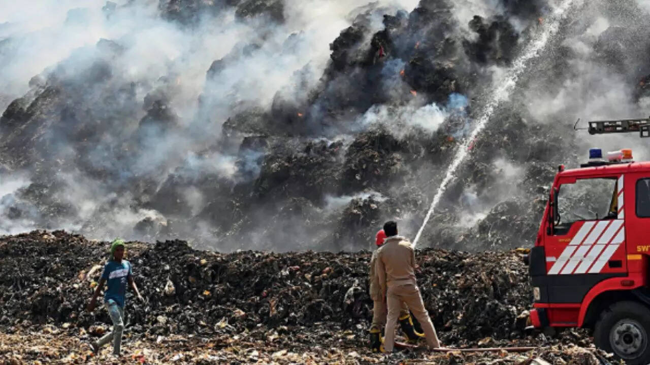 Delhi garbage: It&rsquo;s time to wake up and smell the waste
