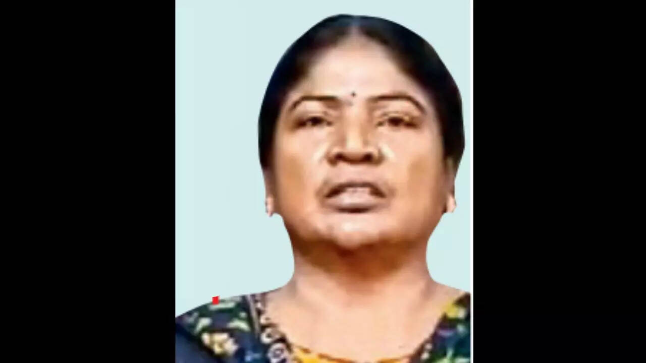 Andhra activist chops off thumb to protest against graft