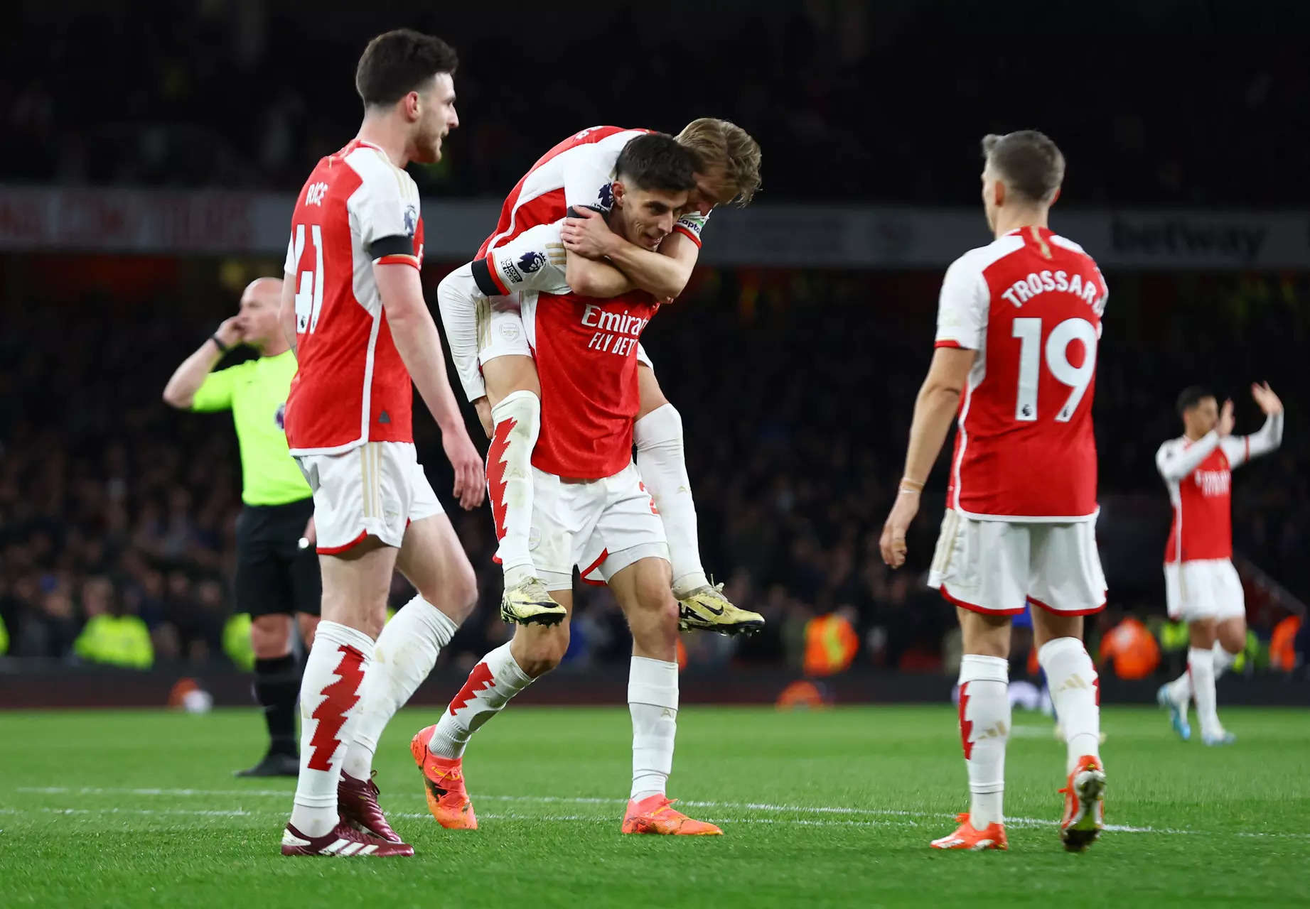 Arsenal thrash Chelsea 5-0 to secure top spot in EPL standings