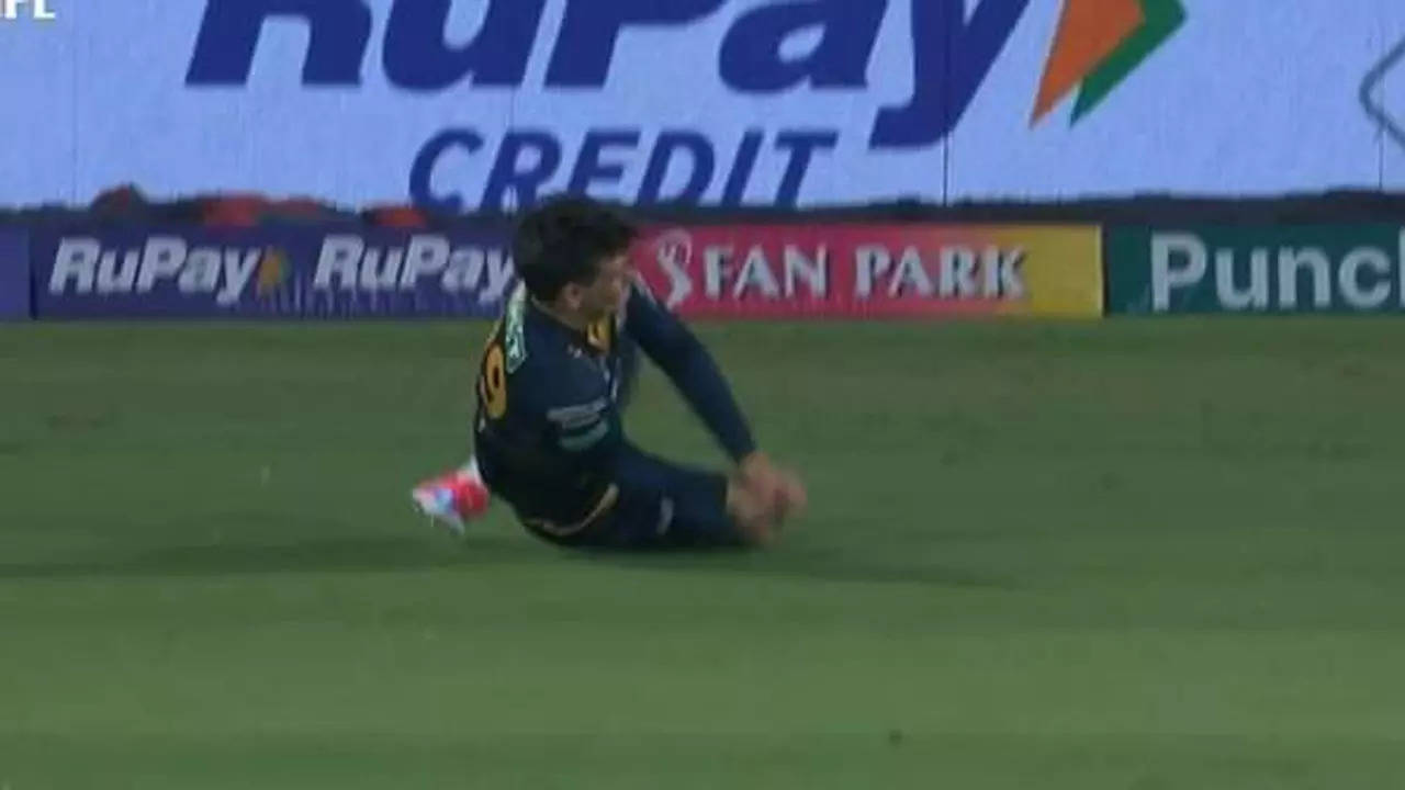 Watch: Noor Ahmad grabs a stunning catch to dismiss Prithvi Shaw