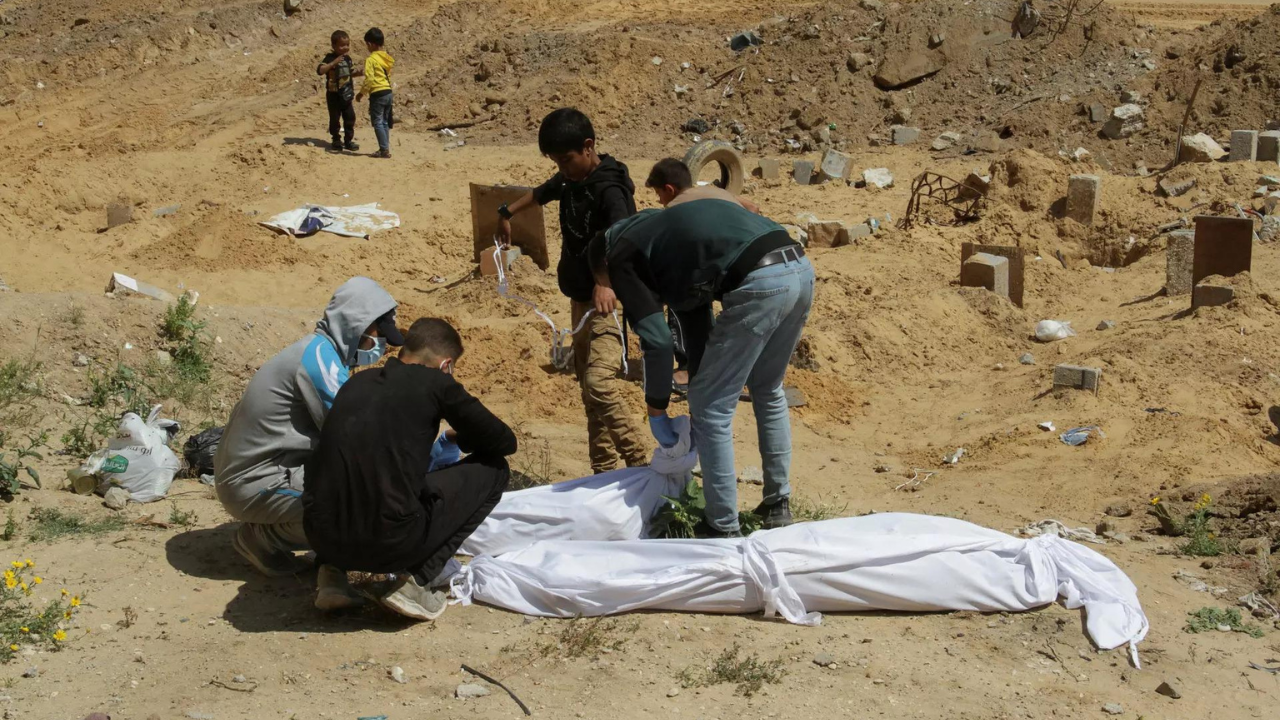 Probe mass graves at Gaza hospitals: UN