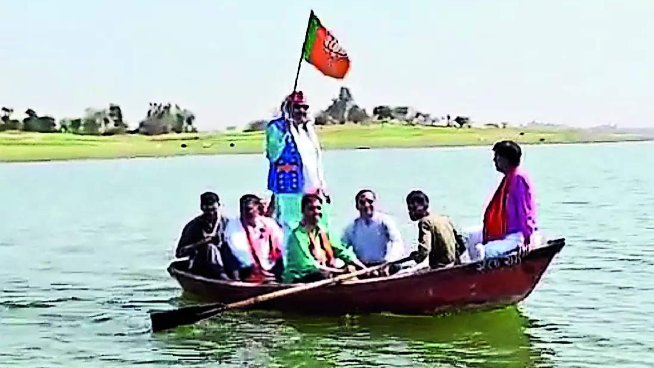 Edu minister takes boat for poll campaign sans life jacket