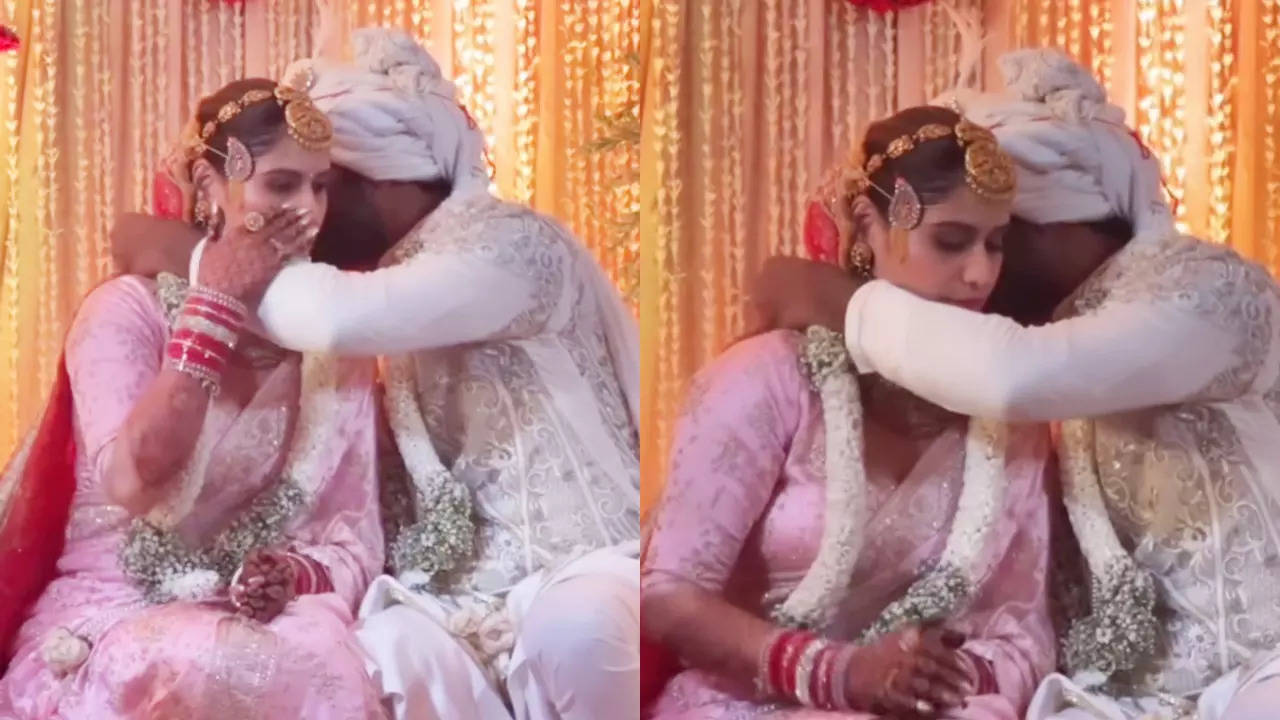 Arti Singh gets emotional as husband Dipak Chauhan ties mangalsutra around her neck; looks pretty in a baby pink saree; watch