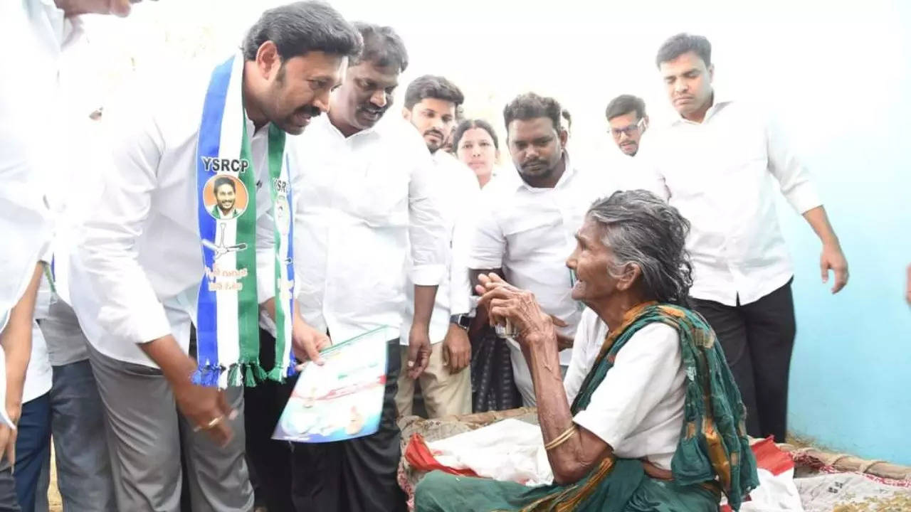 Kadapa MP YS Avinash Reddy interacts with an elderly woman during his campaign at Mydukur constituency