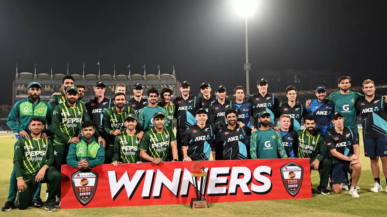 Babar, Afridi help Pakistan down NZ to draw T20I series