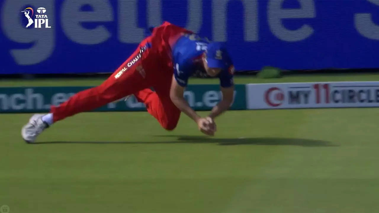 Watch: Green takes a fine running catch to get rid of Shubman Gill