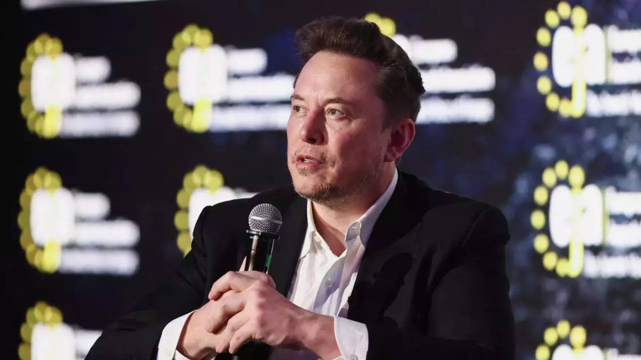 Elon Musk meets Chinese delegations in Beijing, says ‘all cars will be electric in future’