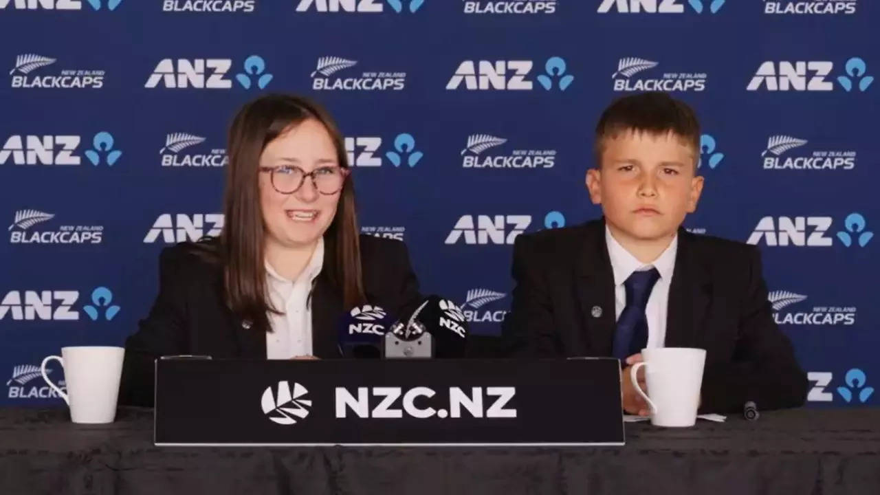 Watch: How Matilda & Angus reveal NZ squad for T20 WC