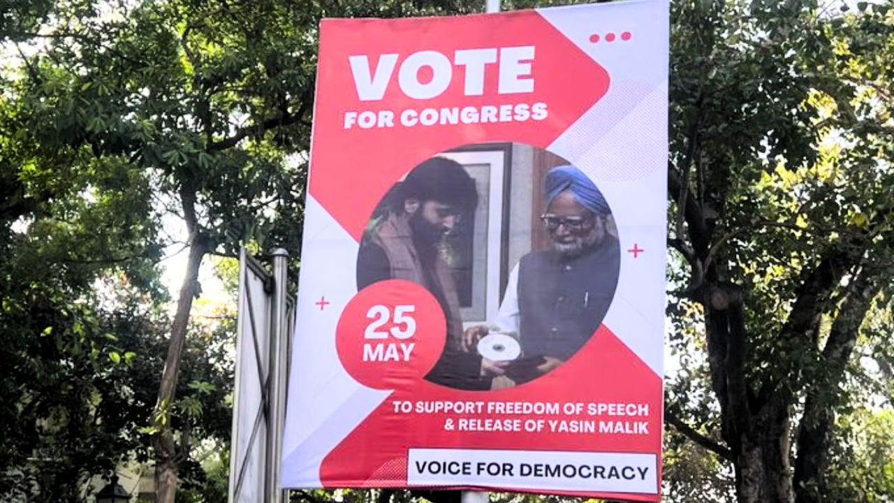 Manmohan Singh, Yasin Malik in one frame: Police takes down poster