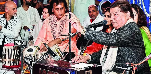 Bhajan singer Anup Jalota turns evening soulful at music festival