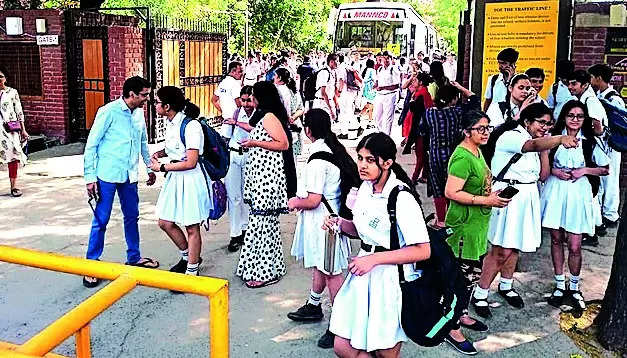 Delhi-NCR schools bomb threat: Parents show up, vandalise school gate