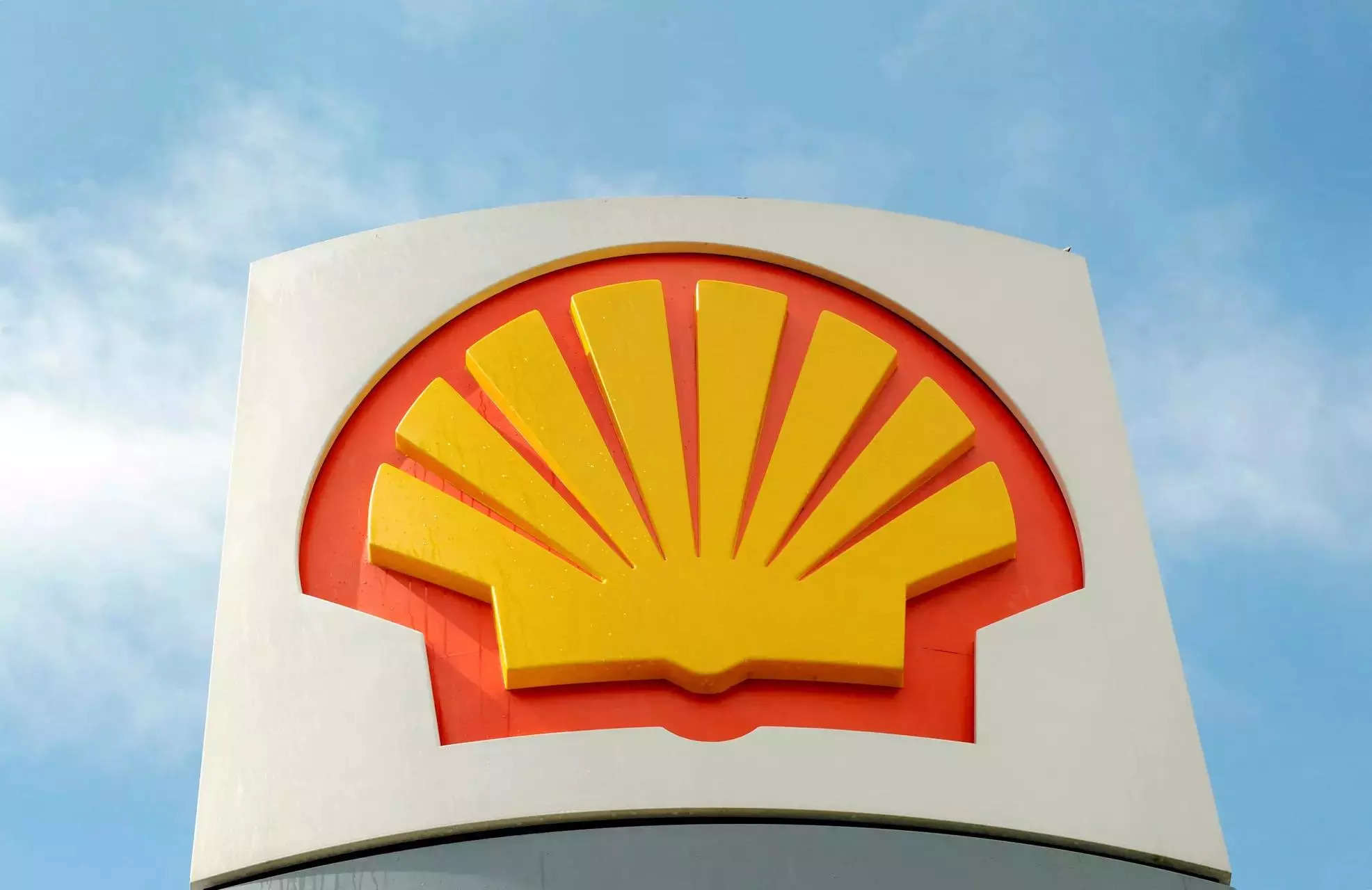 Shell says net profit sank 15.5% to $7.4 billion in first quarter