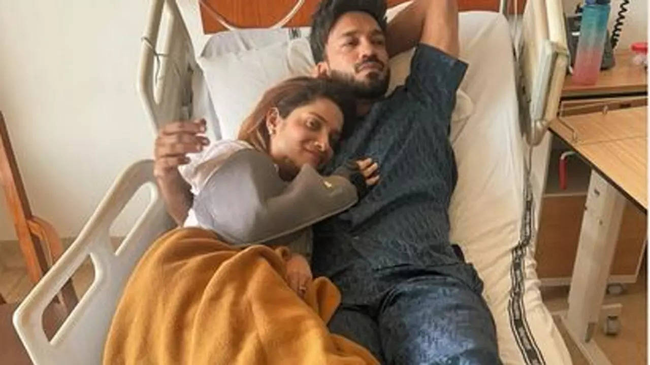 Ankita Lokhande shares photos with husband Vicky Jain after she gets hospitalised for her hand injury; says 'Together in sickness and in health, literally'