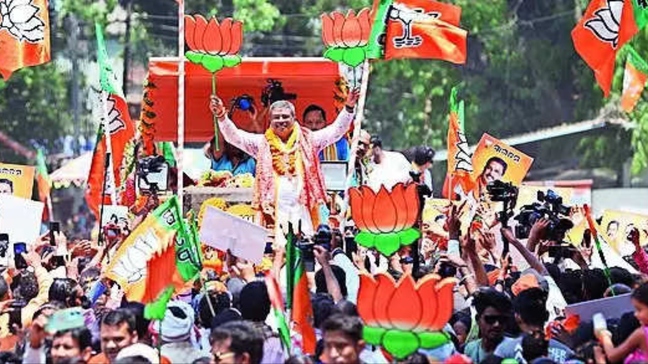 Dharmendra leads roadshow on way to file papers in Sambalpur