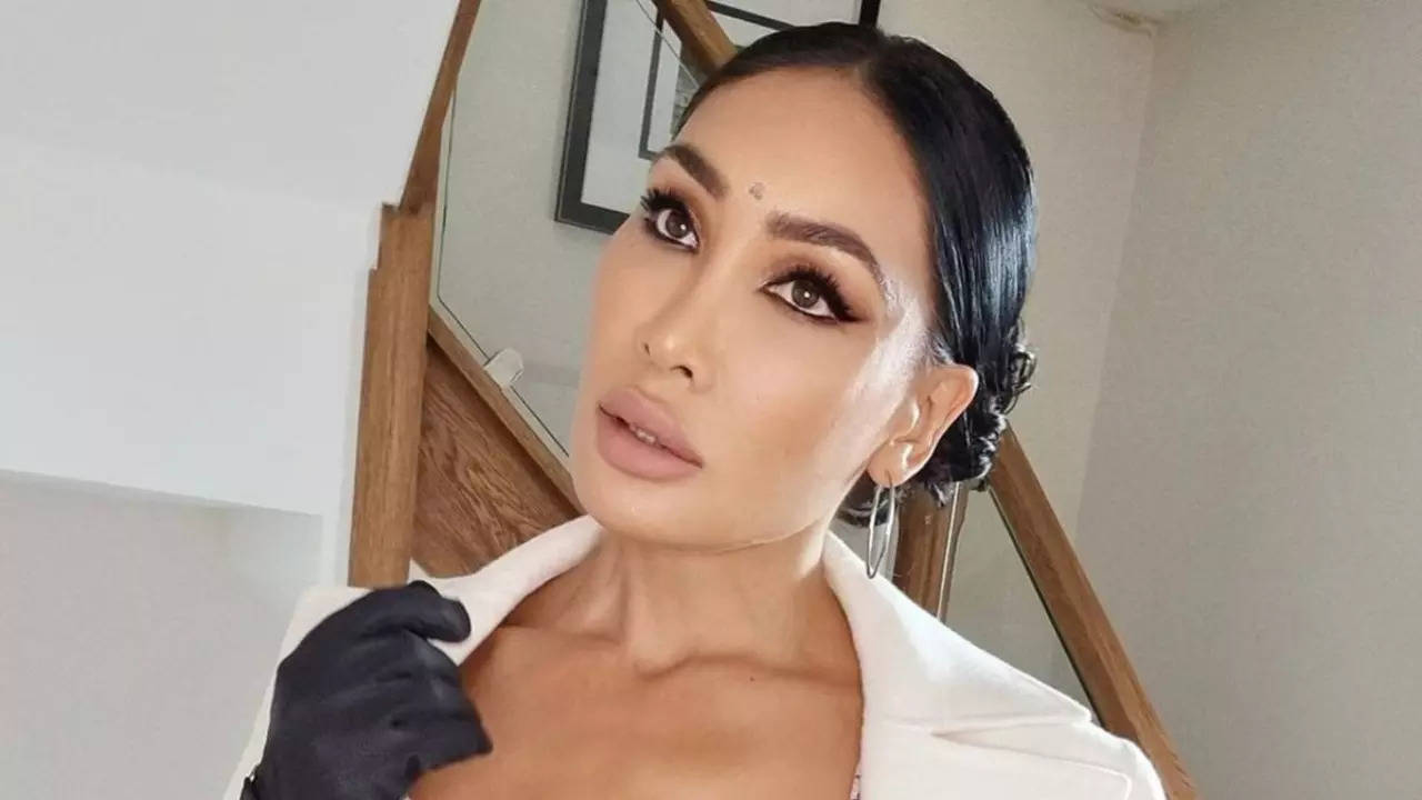 Exclusive: Sofia Hayat’s social media account gets deleted; says ‘I was being blackmailed to pay money to reinstate my account’