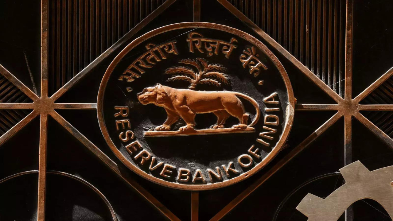 RBI tightens norms for loans to projects like roads & ports