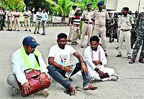 Days after evading arrest, Giridih candidate summoned by poll office