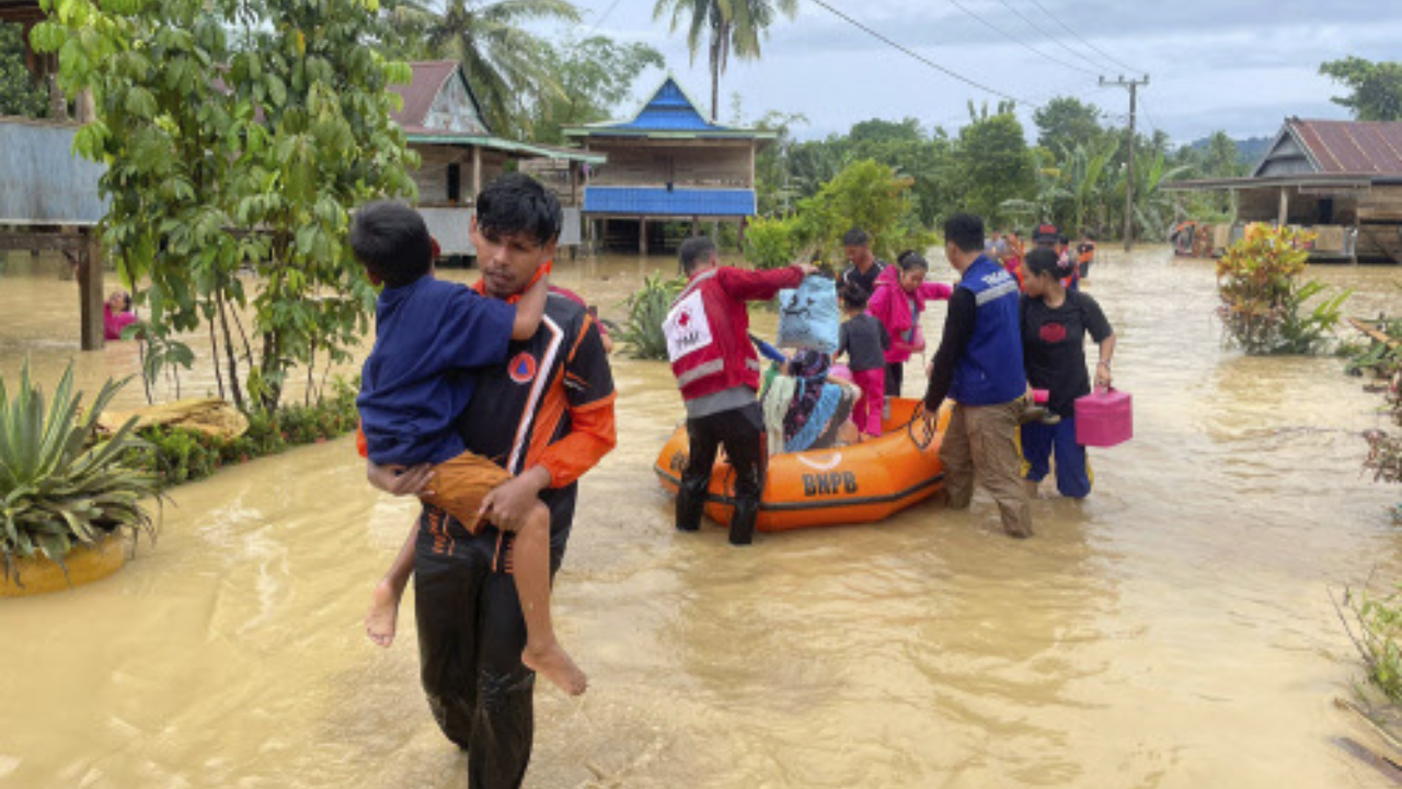 Houses destroyed, roads damaged in Indonesian floods, landslides; 14 dead