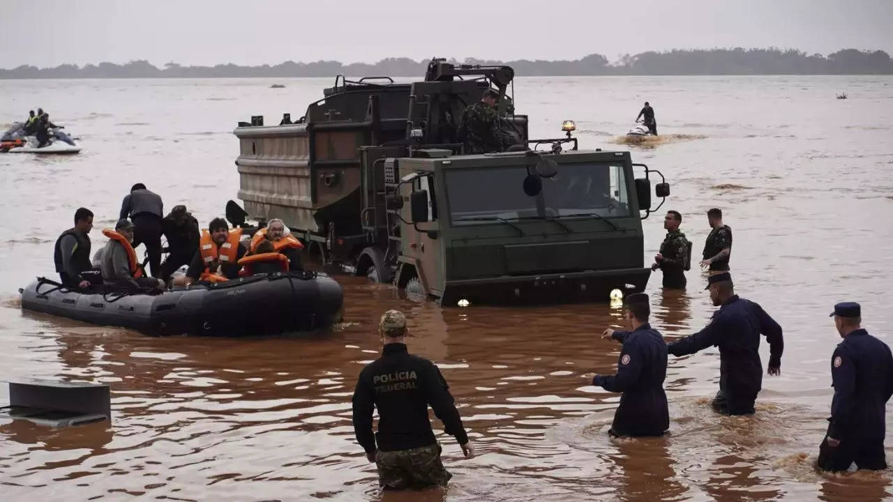 Floods in southern Brazil kill 55, force 70,000 from homes