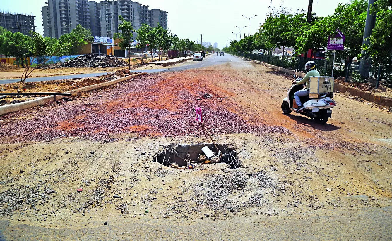 Revamp on, but this gaping hole on eway link makes commute a nightmare