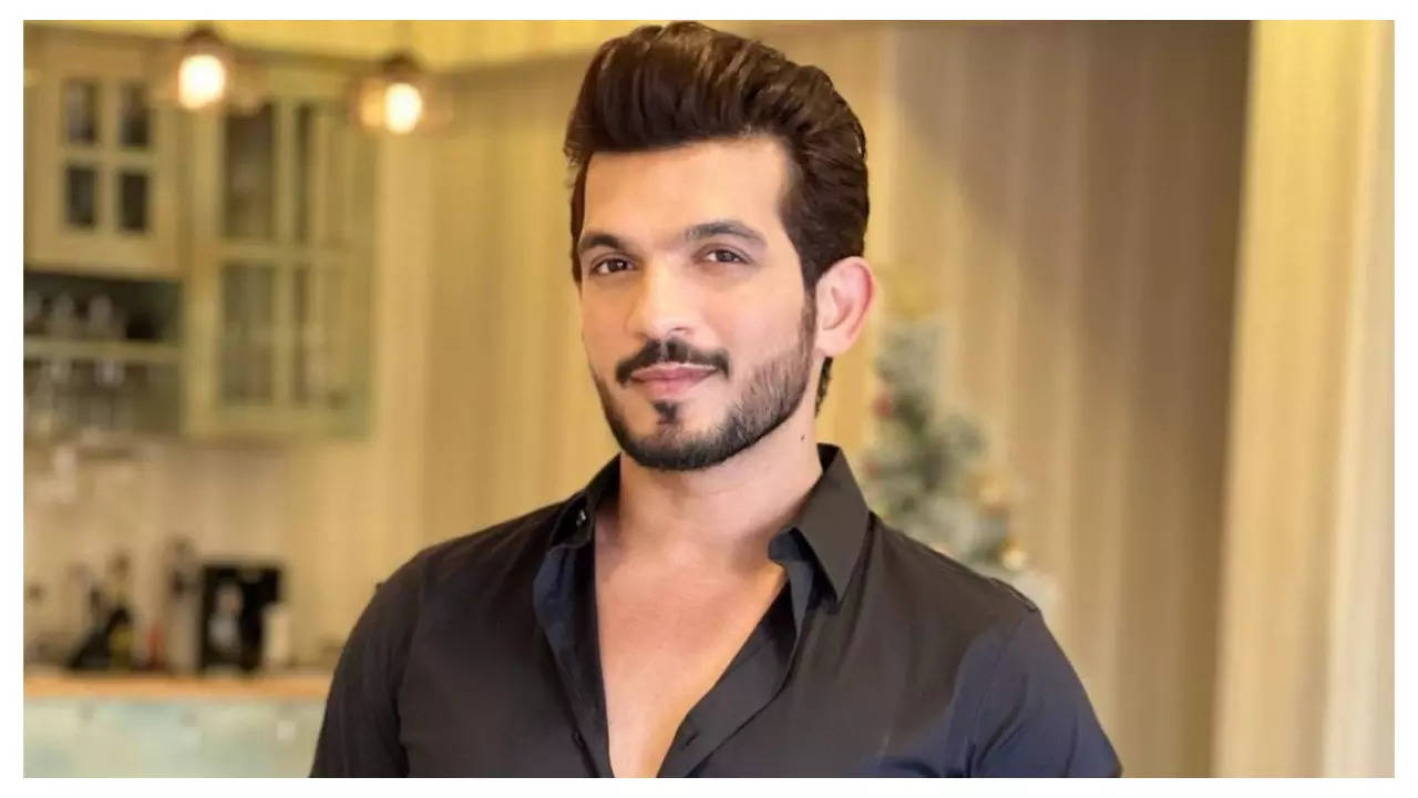 Arjun Bijlani was paid to hang from a mango tree, sends BTS video
