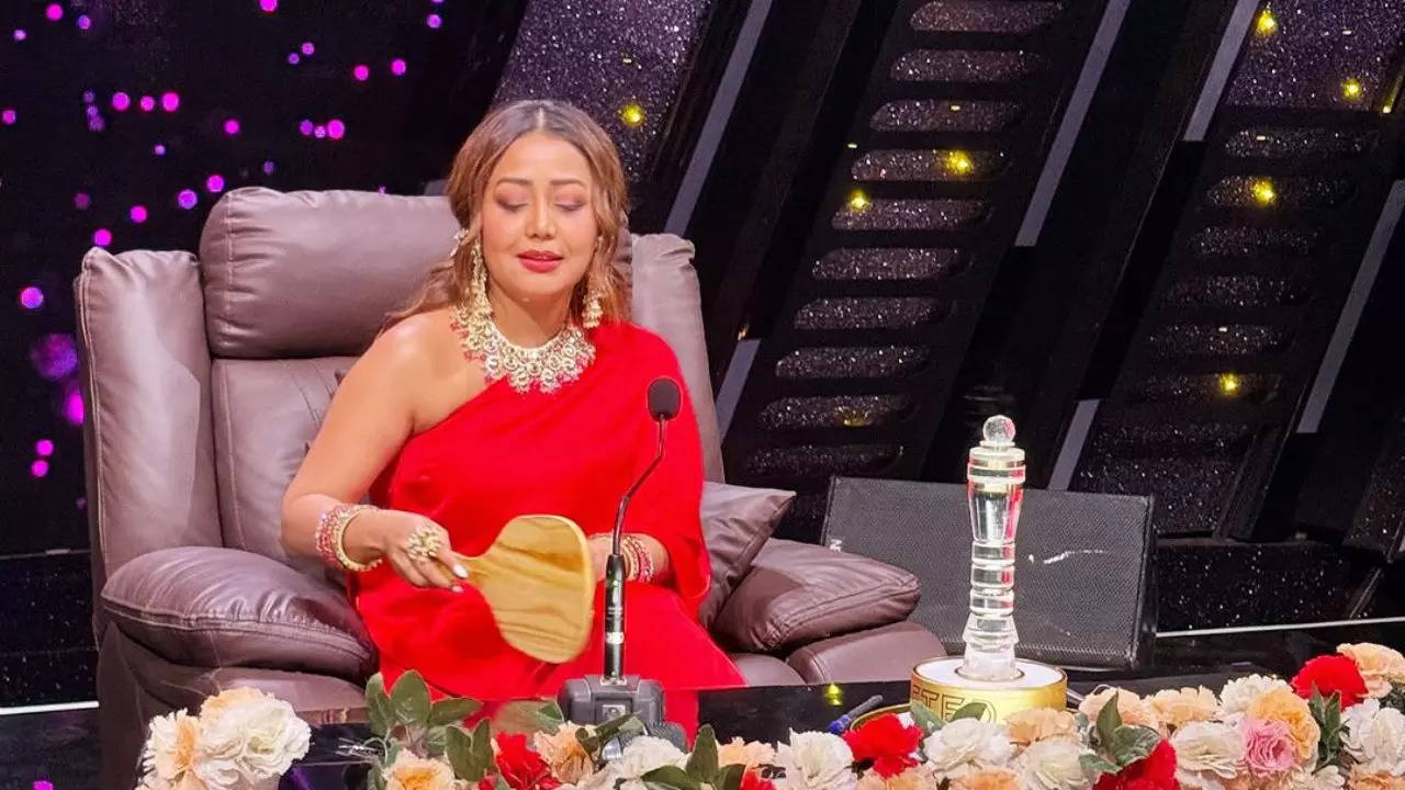 Neha Kakkar reveals her mom used to console her with aloo paranthas when she was a child