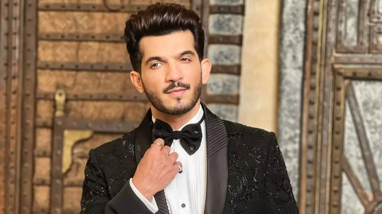 Arjun Bijlani shares childhood picture remembering his late father; write 'Wish we could go out as friends together'