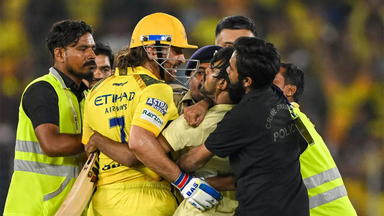 MS Dhoni fan, who breached tight security to meet CSK legend, arrested