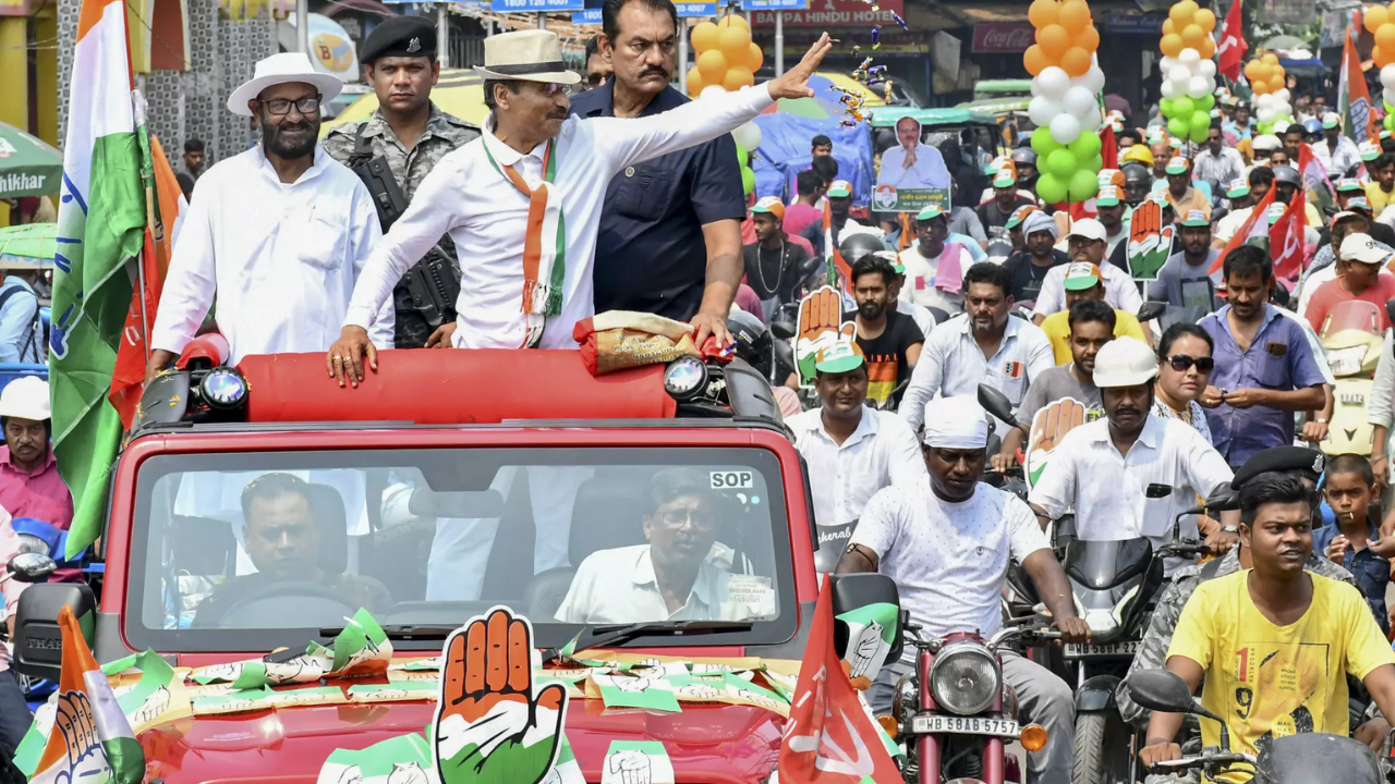 Cliffhanger in Behrampore: Can Adhir fend off Mamata&rsquo;s Pathan bouncer?